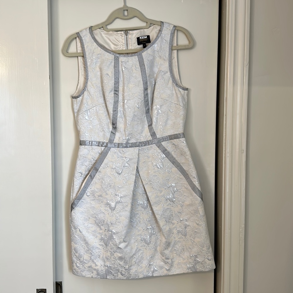Laundry by Shelli Segal White Metallic Silver Brocade Cocktail Dress 6